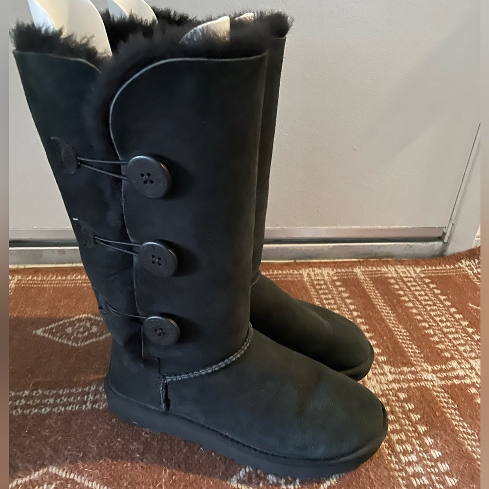 Ugg Bailey Button Tripplet